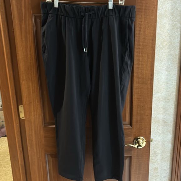 Lululemon Luxtreme On the Fly Crop Pants, Size 12 - Picture 3 of 15